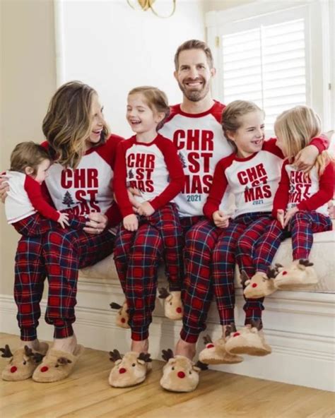 30+ Matching Family Christmas Outfits Ideas Try This Year - glowravishing