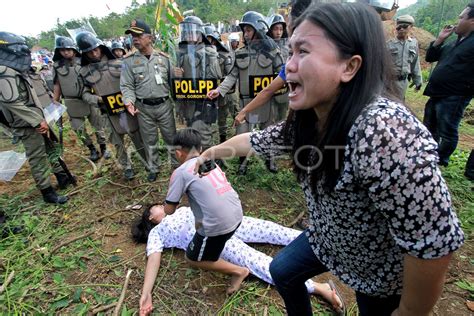 Tolak Eksekusi Lahan Antara Foto