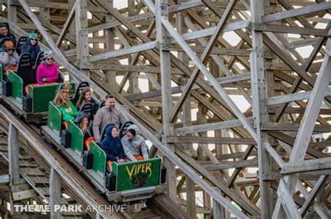 Viper at Six Flags Great America | Theme Park Archive