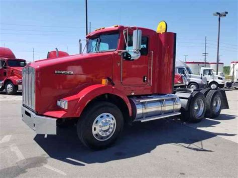 Kenworth T800 2012 Daycab Semi Trucks