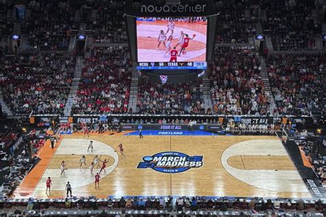 Whoops Womens Ncaa Tournament Games Played On Court With Mismatched 3