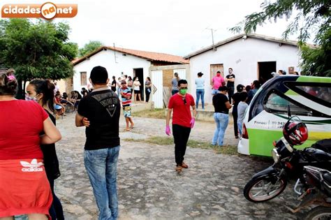 Sob Forte Como O Crian A De Anos Assassinada A Tiros Sepultada Em