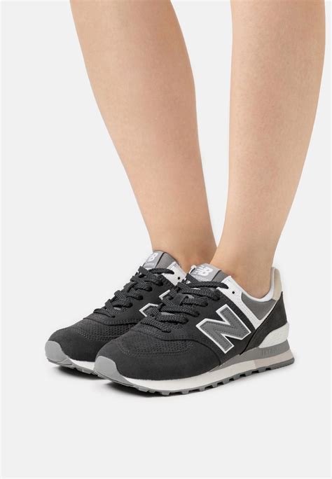 New Balance 574 Unisex Baskets Basses Black Gris Zalando Fr