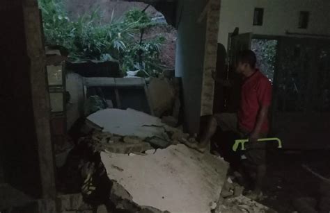 Tebing 8 Meter Longsor Hajar Rumah Waryono Ibu Dan Anak Tertimpa