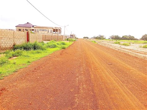 UNE PARCELLE CLÔTURÉE DUNE SUPERFICIE DE 400 M² EN VENTE À OUAGA2000