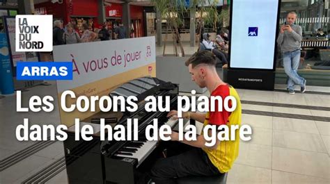 Il Joue Au Piano Les Corons L Hymne Du RC Lens Dans Le Hall De La