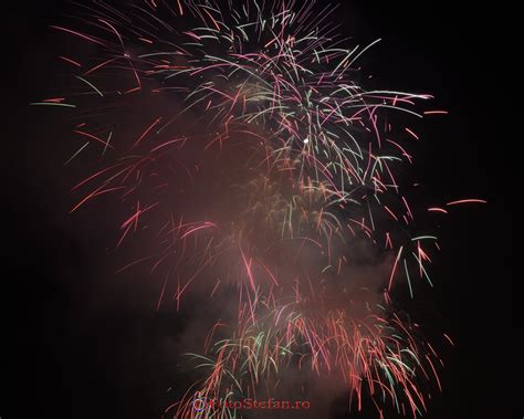 Foto Revelion 2015 Focuri De Artificii In Parcul Titan Din Bucuresti