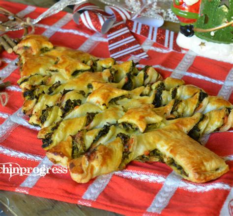 Albero Di Pasta Sfoglia Ripieno Di Salmone E Cime Di Rapa