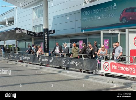 Airport Terminal Smoking Area Hi Res Stock Photography And Images Alamy