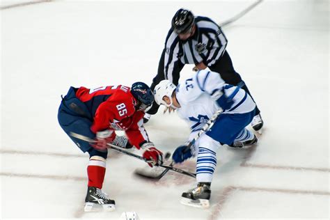 Toronto Maple Leafs Tim Brent Nominated For Masterton Trophy The