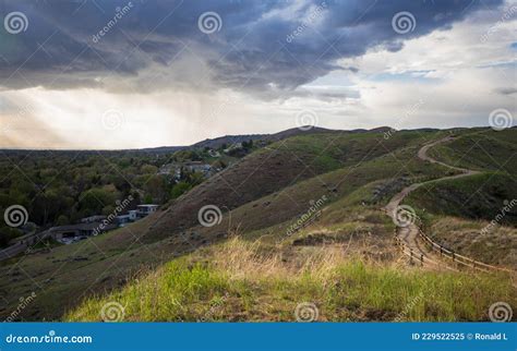 Sendero De Senderismo En La Colina En Camellos Back Park En Boise Idaho