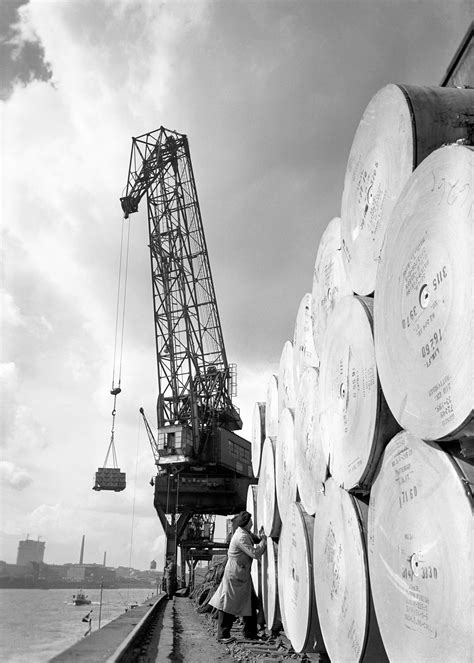 Robert H Usser Mannheim Ladekran Im Rheinhafen D Bele Kunst Mannheim