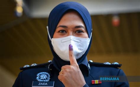 BERNAMA MELAKA POLLS EARLY VOTING PROCESS RUNS SMOOTHLY 39 PER CENT