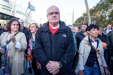 Pnv Y Bildu Caminan De La Mano En La Manifestación Multitudinaria