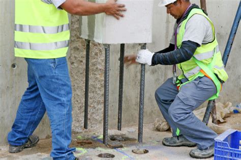 Mundo del Hormigón on Twitter Colocación de pilar prefabricado de