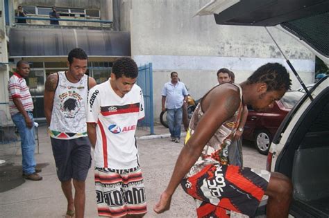 Policia é Viola Polícia Civil Consegue Transferir 50 Presos Para O