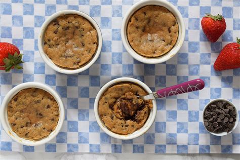 Vasitos de galleta con chips de chocolate Receta de postres fácil y