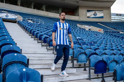 Estão aí os novos equipamentos do FC Porto Veja as fotos