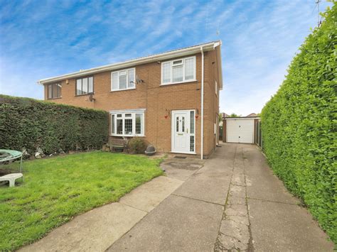 3 bedroom semi-detached house for sale in Reapers Rise, Doncaster, DN9 1JE