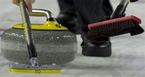 Here’s what you need to know about sweeping in 2016 | Curling Canada