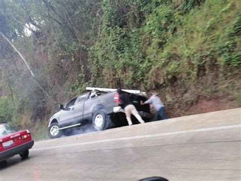 Día lluvioso y de accidentes en la Xalapa Coatepec