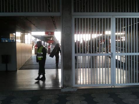 G1 Após suspensão da greve estação da CPTM em Mogi é reaberta