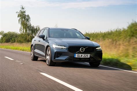 Volvo V60 Hybrid Review 2025 Drive Specs And Pricing Carwow