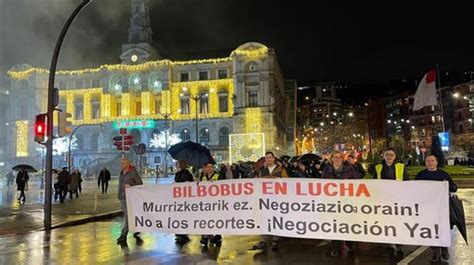 La huelga de Bilbobus se mantiene en Santo Tomás y se convocan 30 días