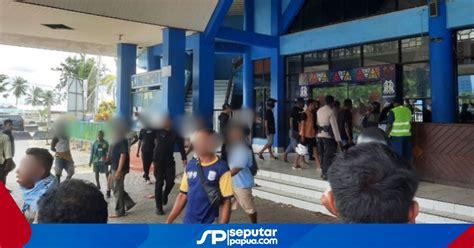 Oknum Anggota Brimob Dan TNI AL Bentrok Di Pelabuhan Sorong