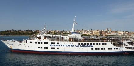 Cruceros Y Paseos En Barco Por Atenas Hellotickets