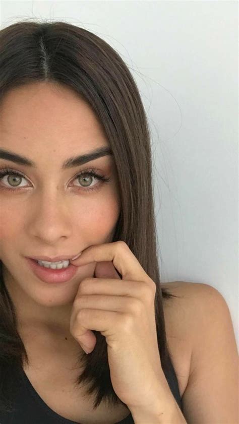 Esmeralda Pimentel Photos