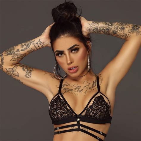 Mc Mirella Semi Nua Deliciosa Toda Sensual Em Campanha De Lingerie