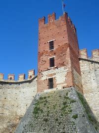 Soave Il Mastio Del Castello Viaggi Vacanze E Turismo Turisti Per Caso