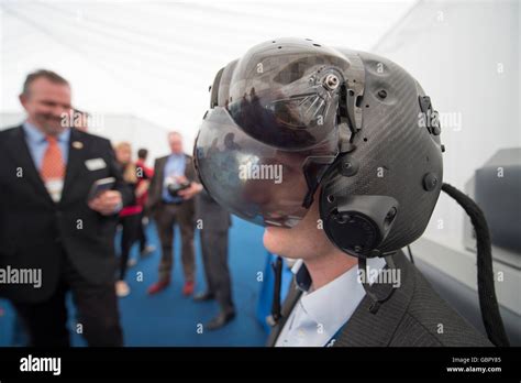 F 35 helmet mounted display system hi-res stock photography and images ...