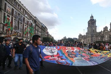 Marchan Padres De Los 43 Estudiantes Desaparecidos Grupo Milenio