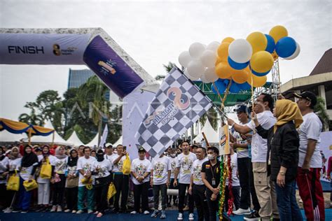 Jalan Sehat Hut Pt Bank Mandiri Taspen Antara Foto