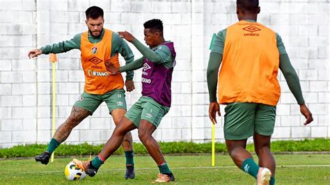 Fluminense inicia preparação para encarar o Athletico PR pelo