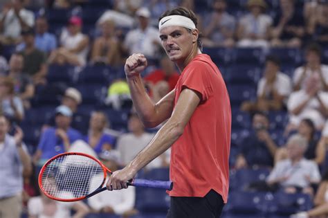 Novak Djokovic glides into US Open quarterfinals to face Taylor Fritz