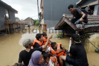 Banjir Di Perumahan Pondok Gede Permai Datatempo