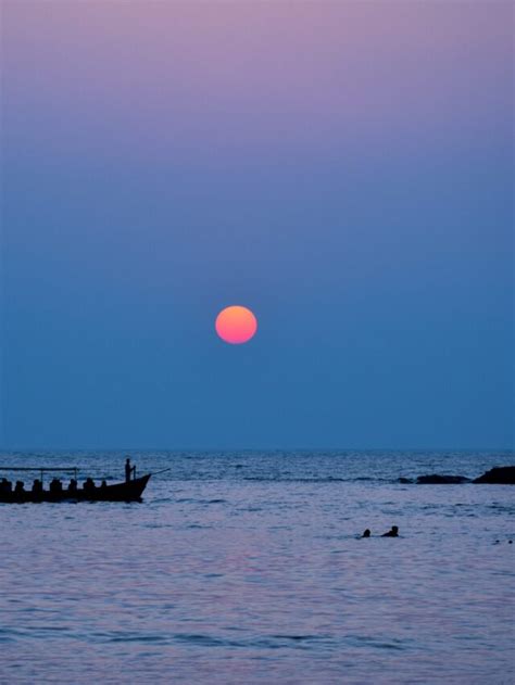 Beach Trek At Gokarna Red Earth