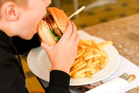 Obesidade Atinge Mais De Milh Es De Crian As E Adolescentes No Brasil