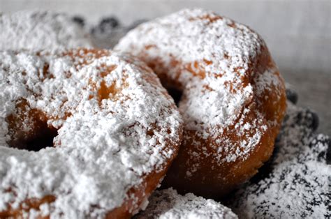 How to Make Doughnuts from Canned Biscuits! – a small life