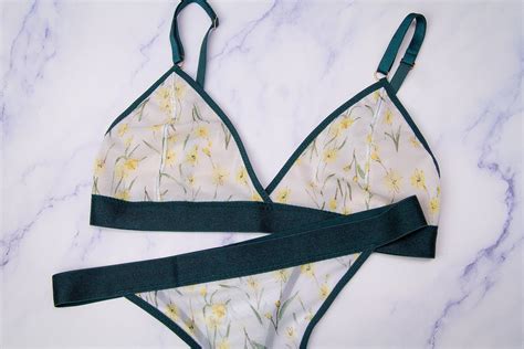 Sweet Daisies Soft Bralette Lingerie Sewing Kit Small Bobbins