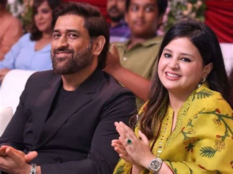 Watch Sakshi Dhoni Gives Massive Update On Ms Dhonis Knee Surgery