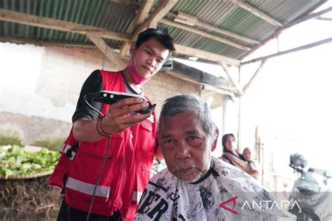 Pmi Buka Layanan Cukur Rambut Gratis Untuk Penyintas Gempa Cianjur