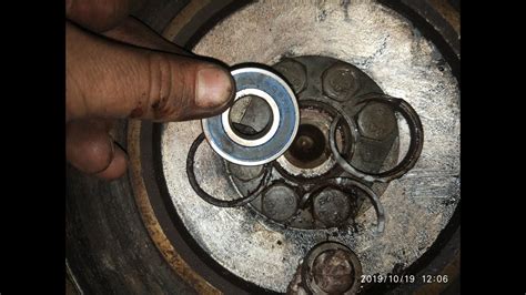 Газель ЗМЗ 406 : Снимаю подшипник маховика без сьемника. - YouTube