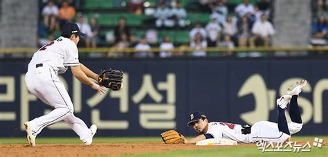 김재호 오재원 만루 위기 넘기는 환상 수비 포토