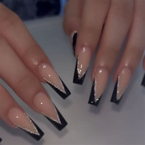 Pin By Ambeeerrr On Nails Graduation Nails Silver Acrylic Nails