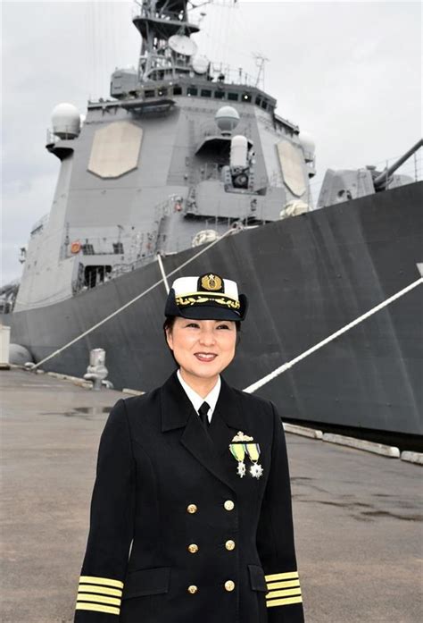 女性初のイージス艦長 京都・海自舞鶴基地 読んで見フォト 産経フォト