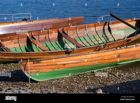 Barques Avec Des Touristes Banque De Photographies Et Dimages à Haute